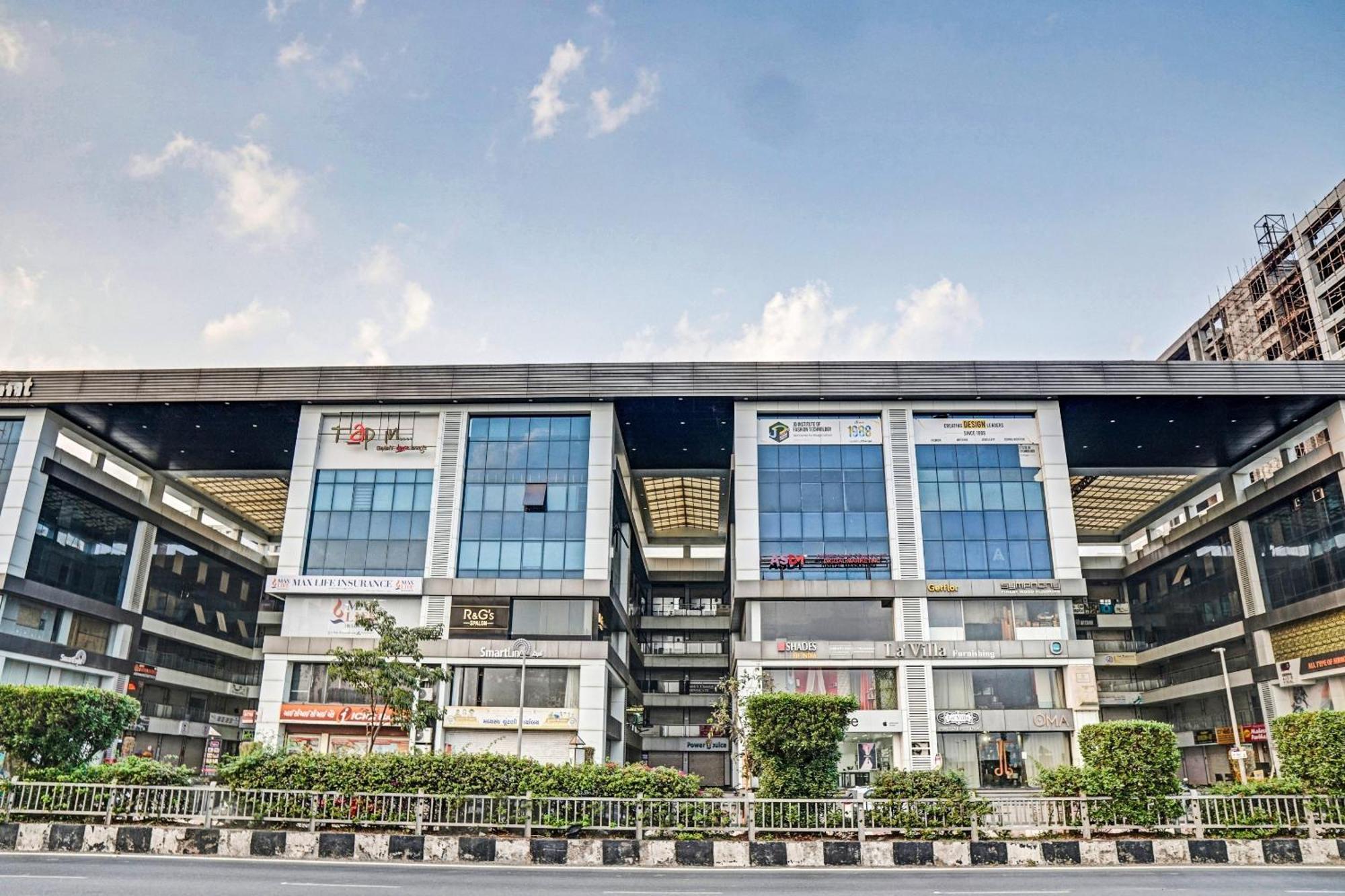 Collection O Sigma Inn Surat Exterior photo