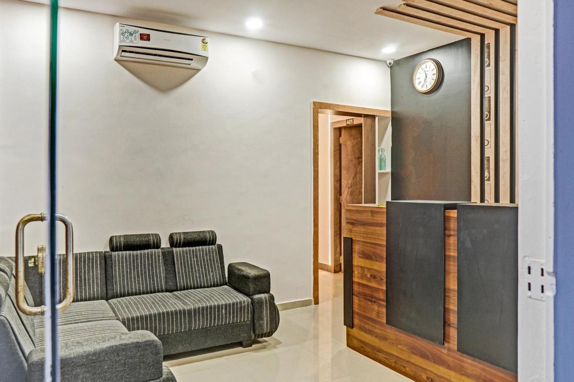 Collection O Sigma Inn Surat Exterior photo