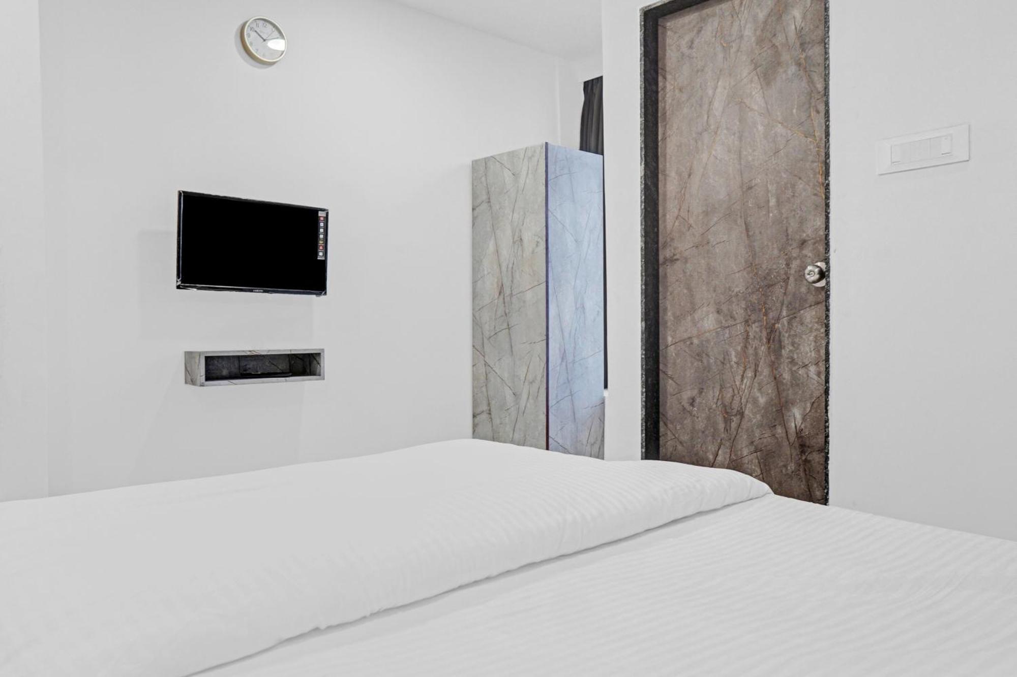 Collection O Sigma Inn Surat Exterior photo